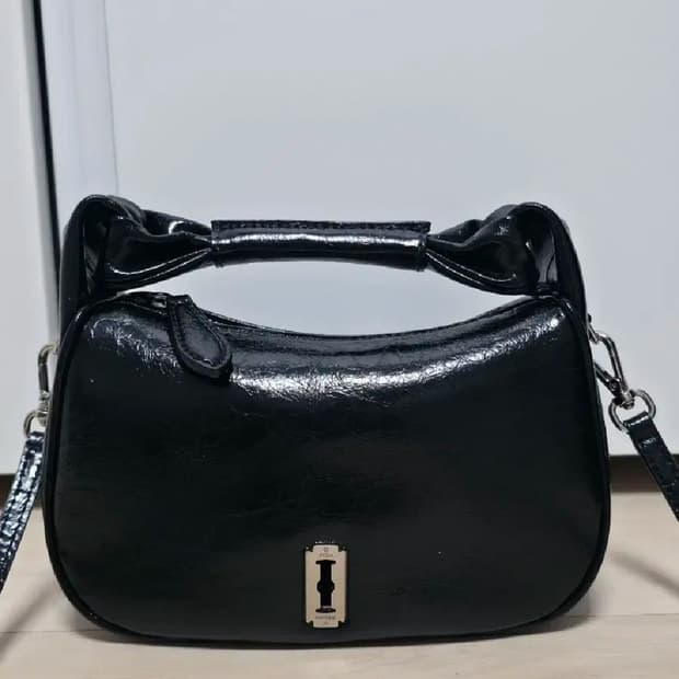 분크 하프문 코코넛 미니 토트 피콜로 Black