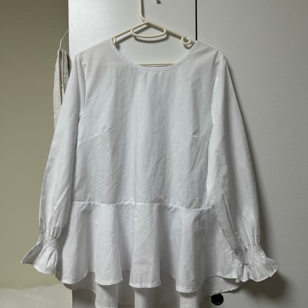 화이트 블라우스