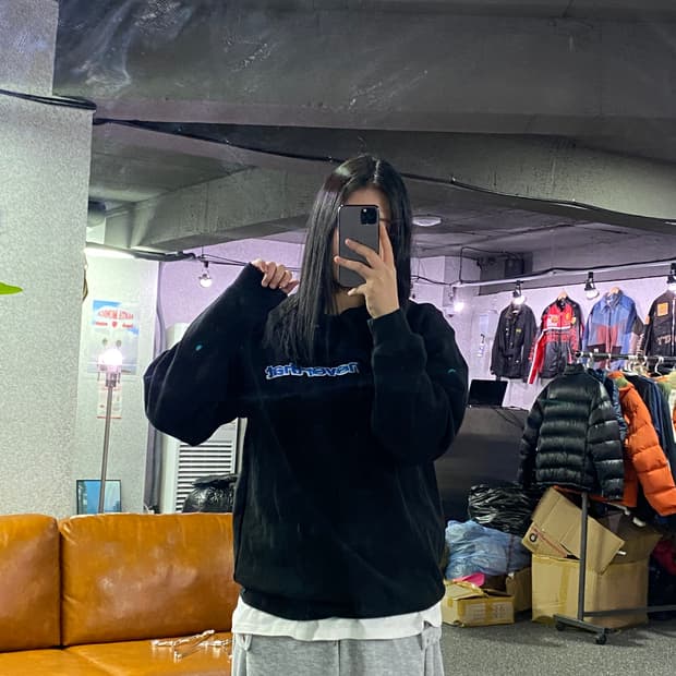 디스이즈네버댓 빅로고 블랙 맨투맨 B3204