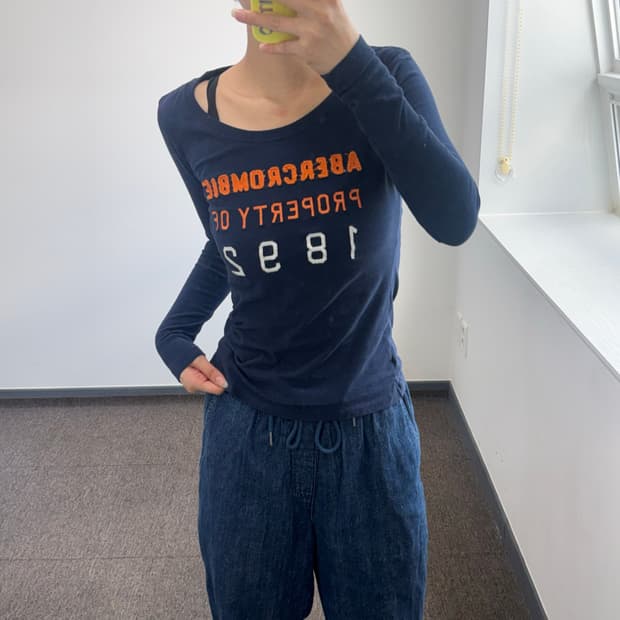 Abercrombie 아베크롬비 스펠아웃로고 네이비 롱슬리브 