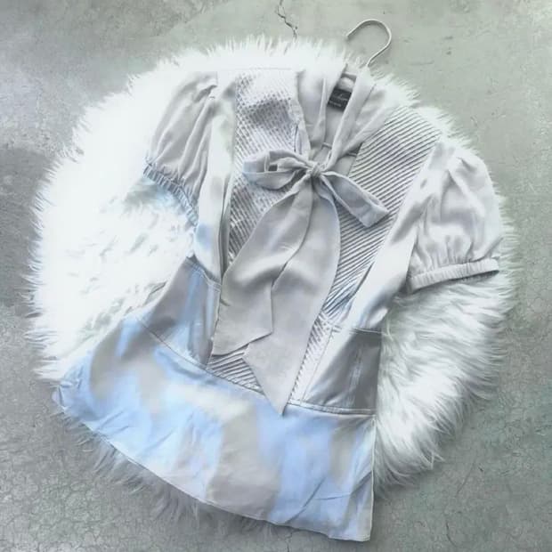 Vintage Gray Ribbon Bow Top