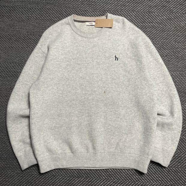 헤지스 자수로고 미니멀 베이직 니트o 5224