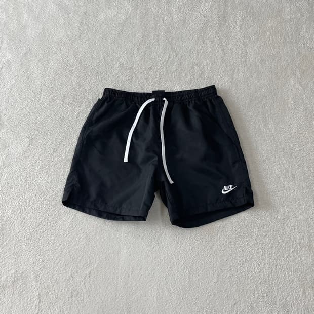 L 나이키 스우시 반바지