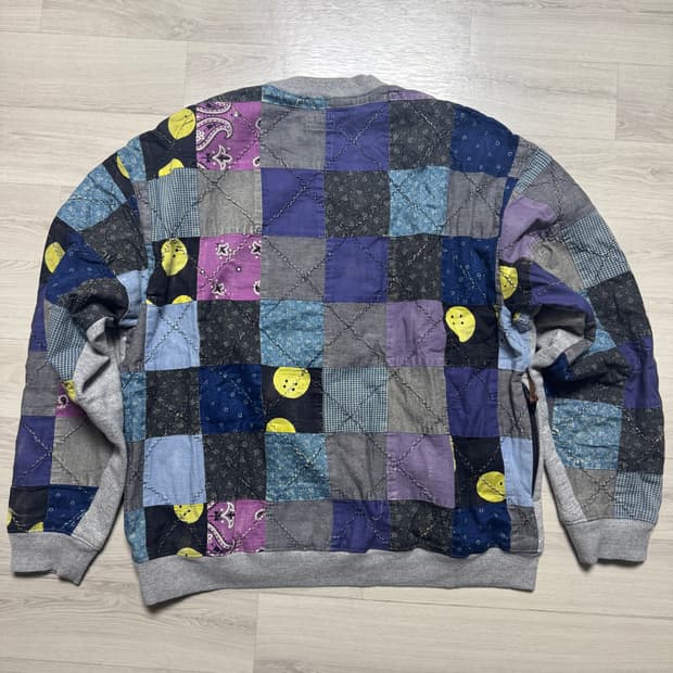 [3] 캐피탈 패치워크 맨투맨 레인보우 퀼트 스마일