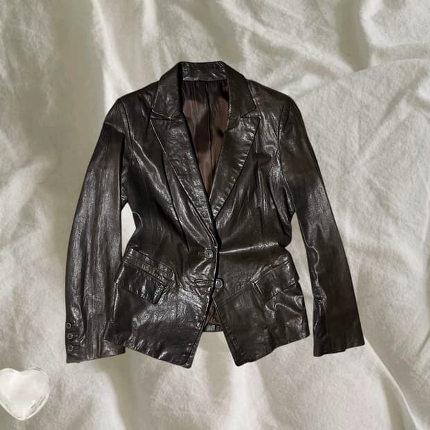 Leather . 레이어 투버튼 램스킨 블레이저