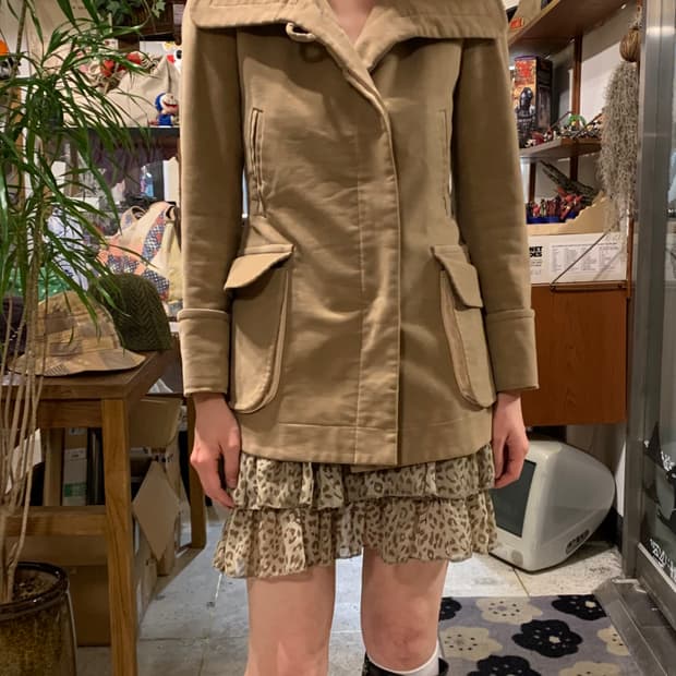 비비안웨스트우드 레드라벨 오브로고 단추 베이지 코트