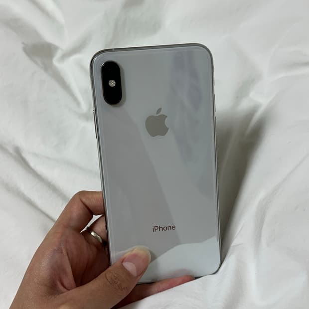 아이폰 XS 실버 색상 판매합니다