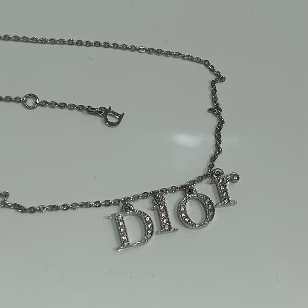 디올 목걸이