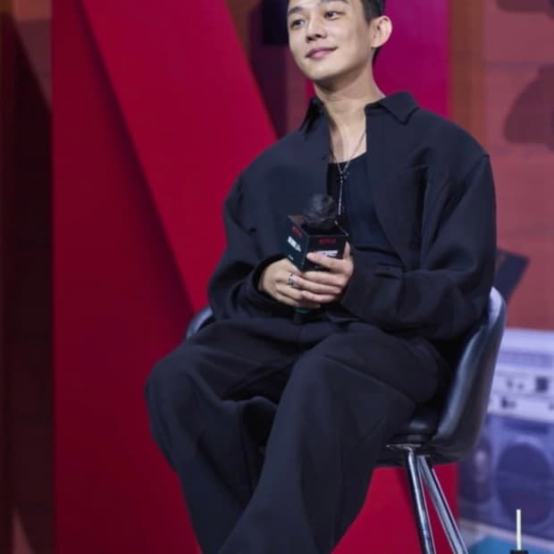 [S]발렌시아가 울 테일러드 라지 배기 팬츠