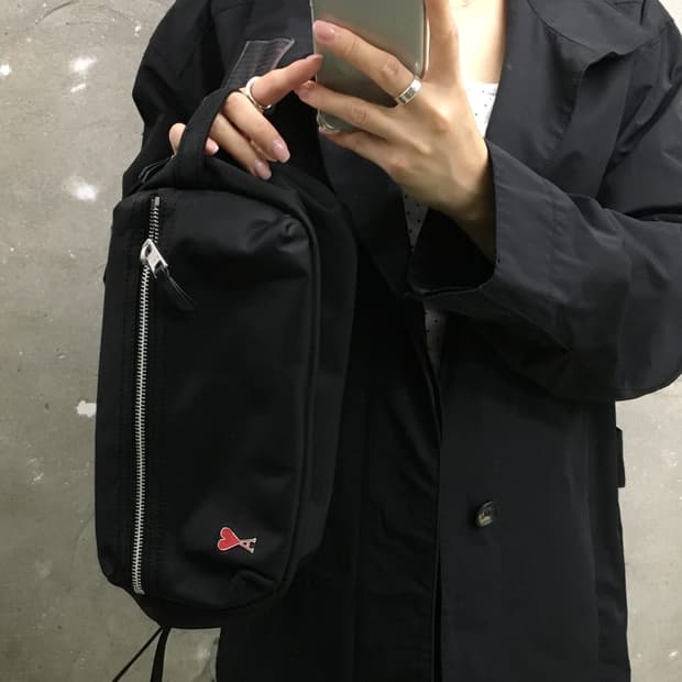 AMI 아미 블랙 하트로고 토트백