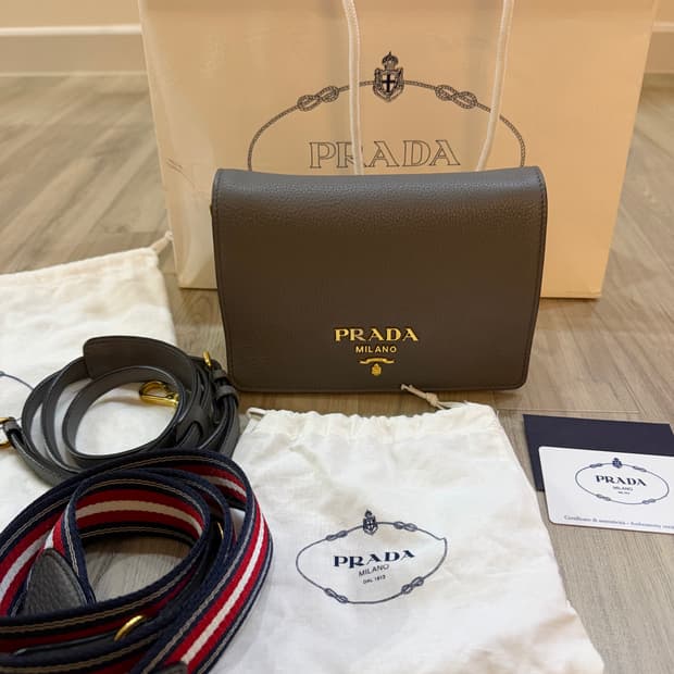 프라다 비텔로 다이노 크로스백 숄더백 그레이