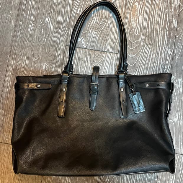 투미 사피아노 트래버 블랙 토트백