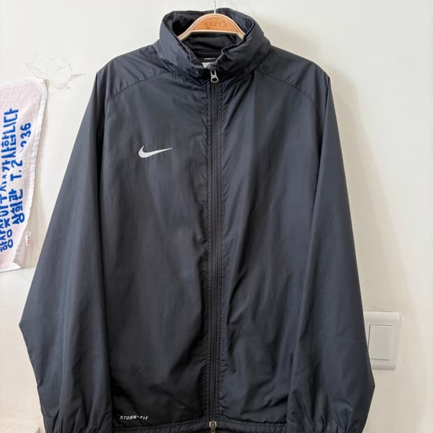 246. 나이키 바람막이