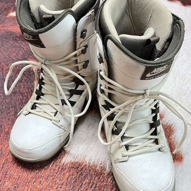 [270] 나이키 베이픈 보드부츠 화이트/블랙 42.5