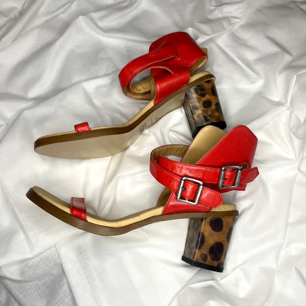 MM6 메종 마르지엘라 홀로그래픽 레오파드 힐 샌달