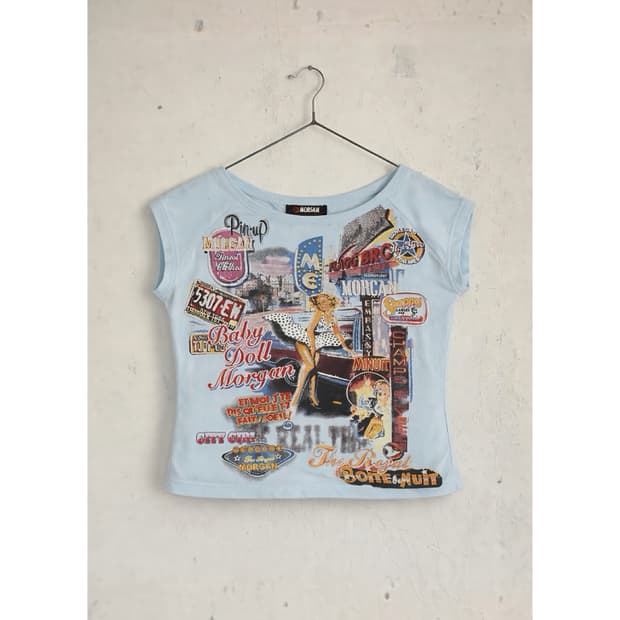 Y2K 콜라주 캐릭터 하늘색 탑