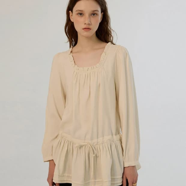 썸웨어버터 Adel Frill Blouse - Cream