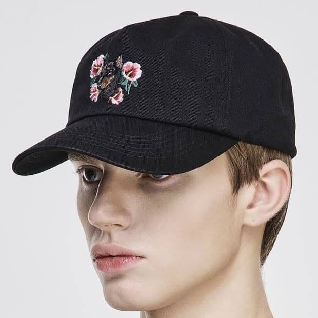 송지오 옴므 SONGZIO HOMME 플라워 도베르만 자수 볼캡