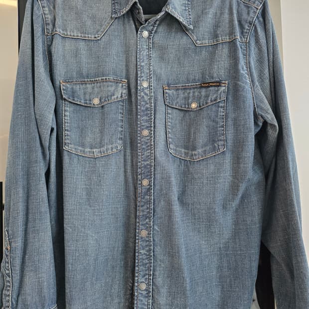 누디진 데님셔츠 M사이즈입니다.