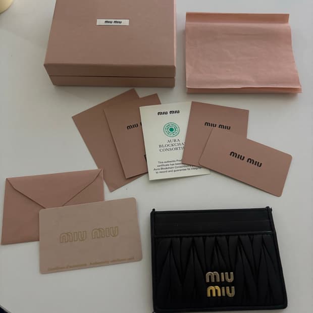 미우미우 카드지갑