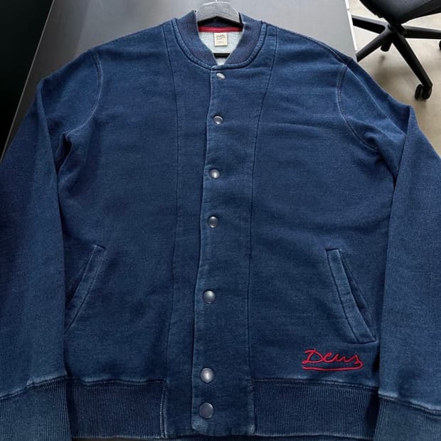 데우스 엑스마키나 레터링자수 코튼스타디움자켓