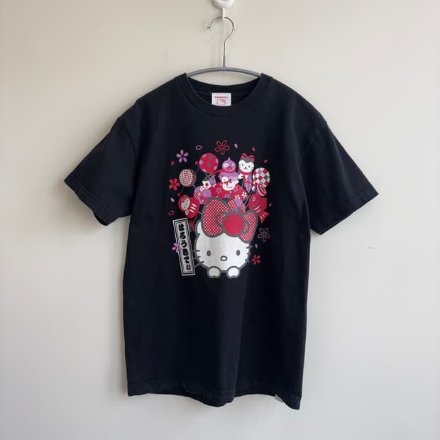 HELLO KITTY 마츠리 블랙 반팔티