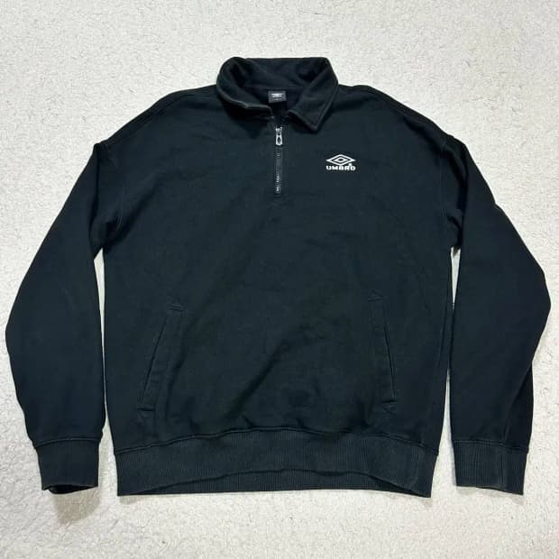 엄브로 블랙 하프집업 맨투맨  s 90