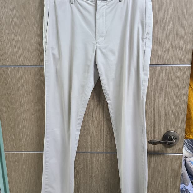 폴로랄프로렌 아이보리 색상의 치노팬츠