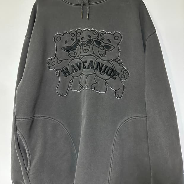 VENETUS 브랜드의 곰돌이 자수 오버핏 후드티