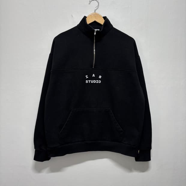 아이앱스튜디오 블랙 하프집업 맨투맨