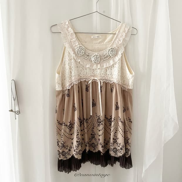 Axes Femme beige lace sleeveless