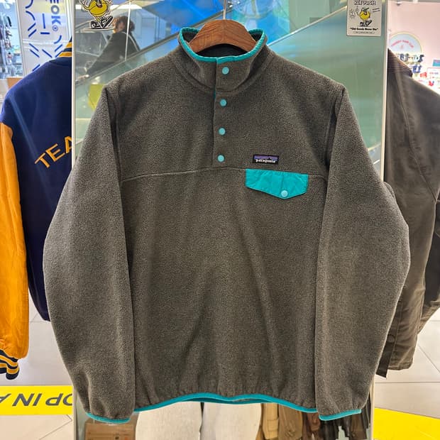파타고니아 신칠라 스냅티 ’차콜/민트‘