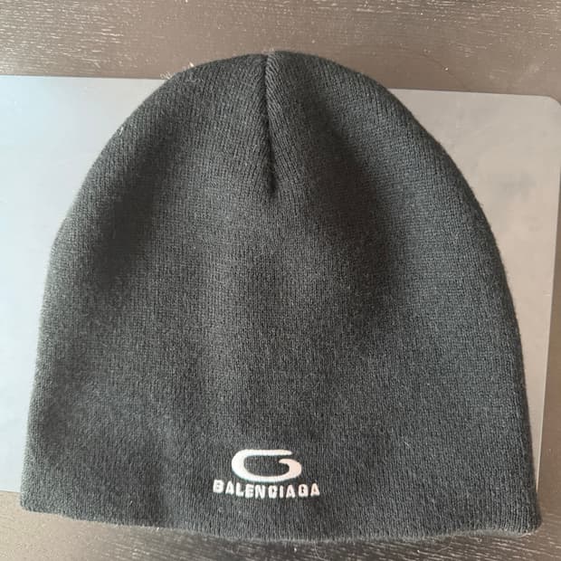 발렌시아가 마스크 비니