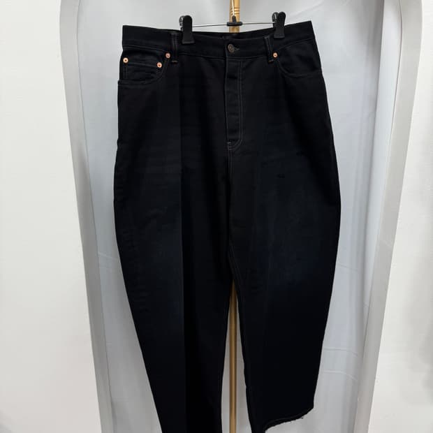 발렌시아가 라지배기 데님팬츠 M 