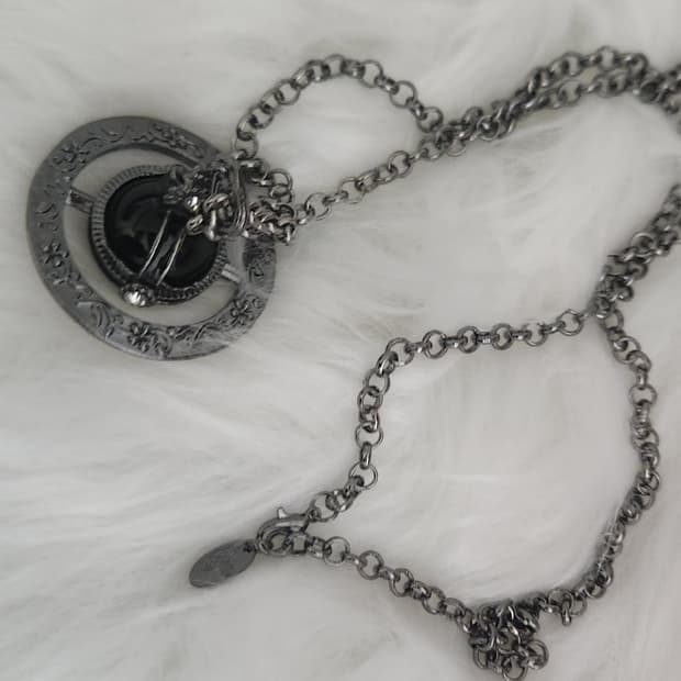 비비안웨스트우드 블랙 orb 목걸이