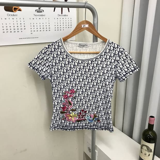 디올 90s 오블리크 트리터 플로럴 반팔티