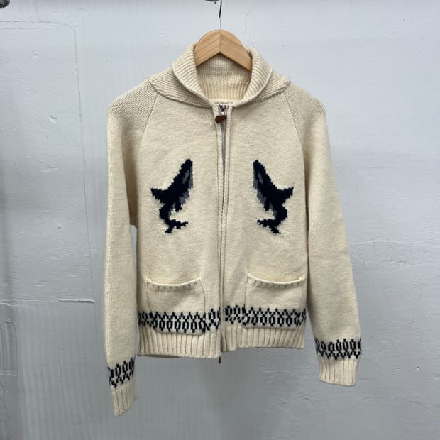 M) DOLPHIN COWHICHAN