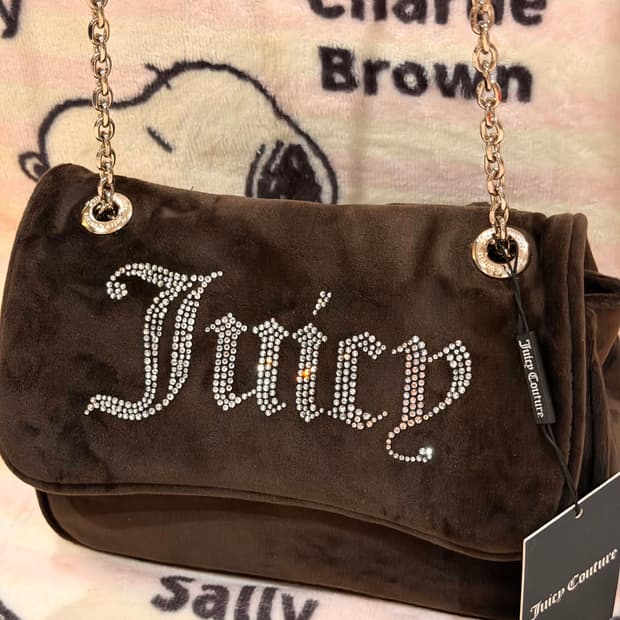 [신상✨프리뷰세일] 쥬시꾸뛰르 벨벳 스톤 체인 숄더백/크로스백 브라운