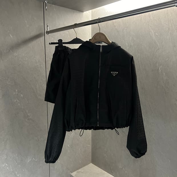 프라다 모노크롬 리나일론 셋업