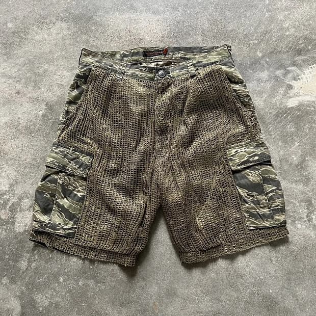 언더커버 06ss netted cargo shorts