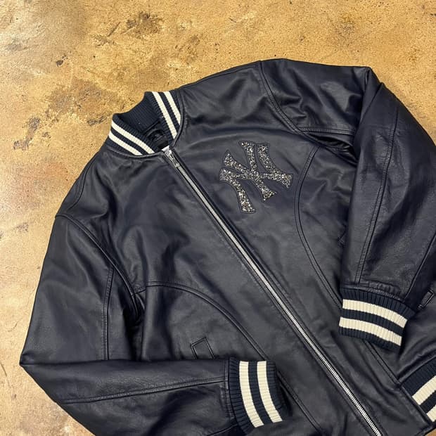 [정품/95] 뉴에라 스왈로브스키 가죽바시티 자켓 b16