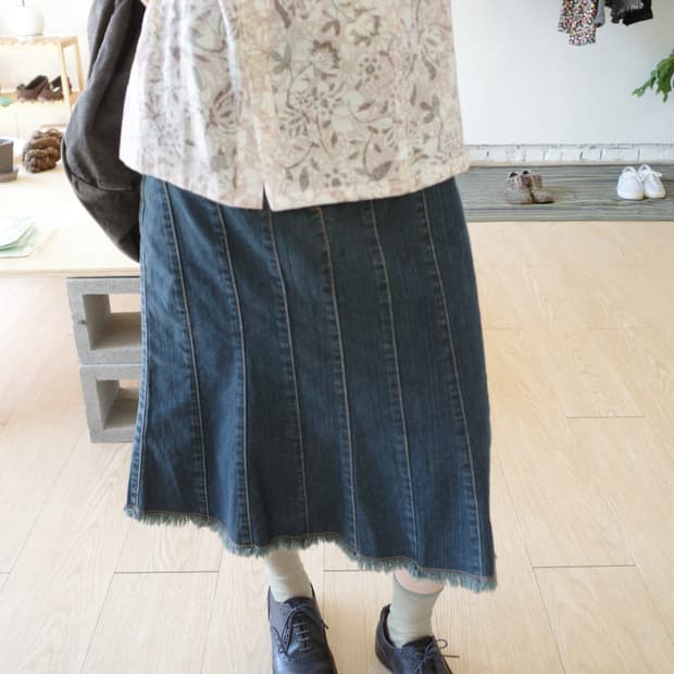 incisional denim skirt