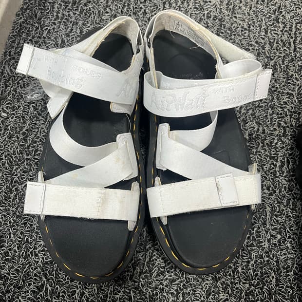 닥터마틴 킴버 샌들 230 uk4 팝니다 