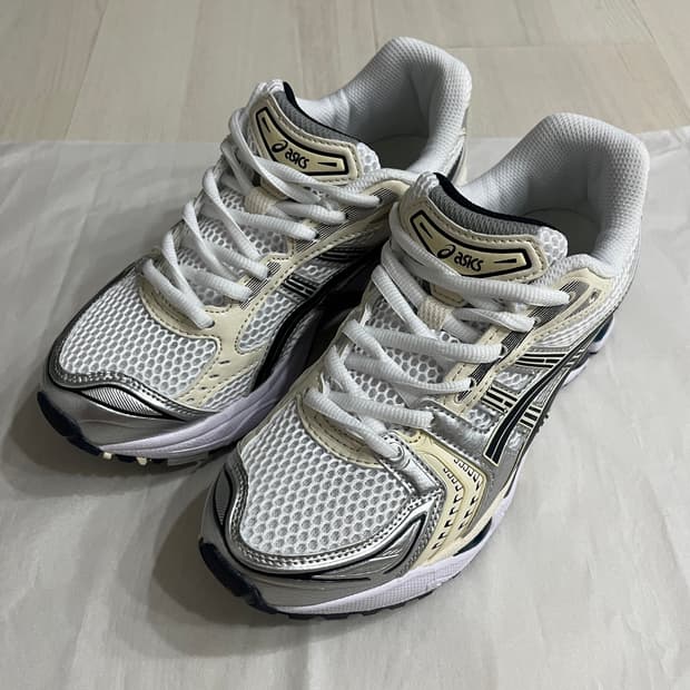 245) 아식스 젤 카야노 14 판매 합니다.