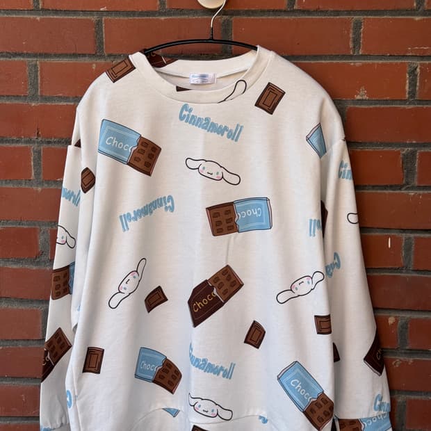 Cinnamoroll 시나모롤 초콜릿 패턴 올오버 맨투맨