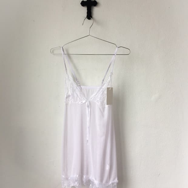 Lace point slip sleeveless