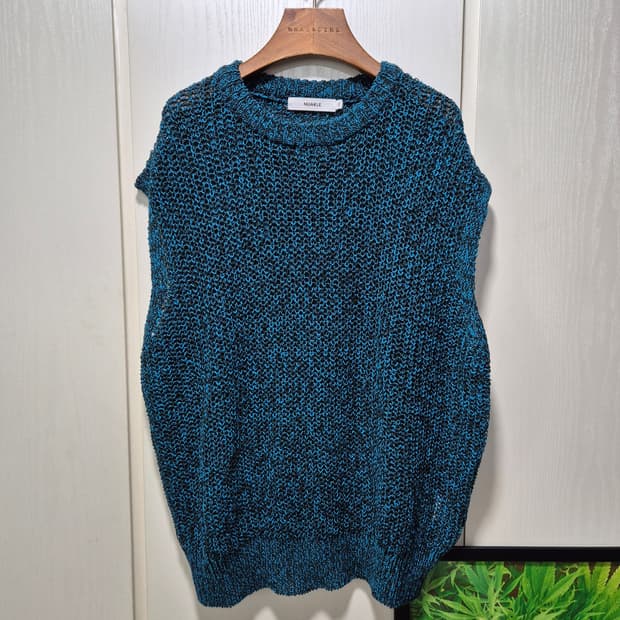 (세일)(새상품)NUAKLE 블루 여름니트 베스트