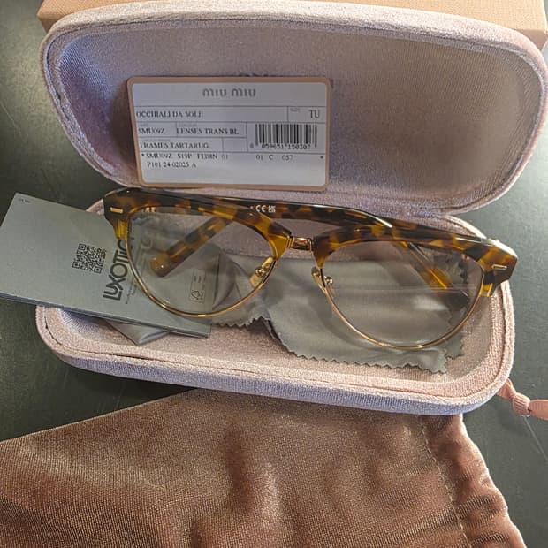 미우미우 뿔테안경