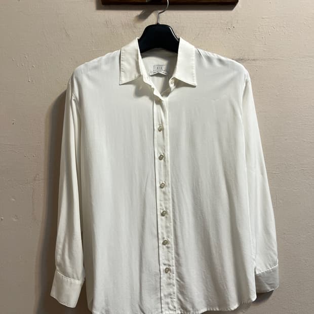 시에 화이트 셔츠