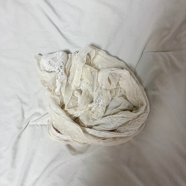 아이보리 도트 레이스 머플러